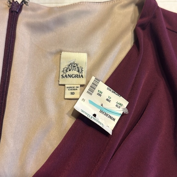 NWT Sangria burgundy vneck dress lace bottom taupe background zipper back 3/4 - Picture 7 of 10